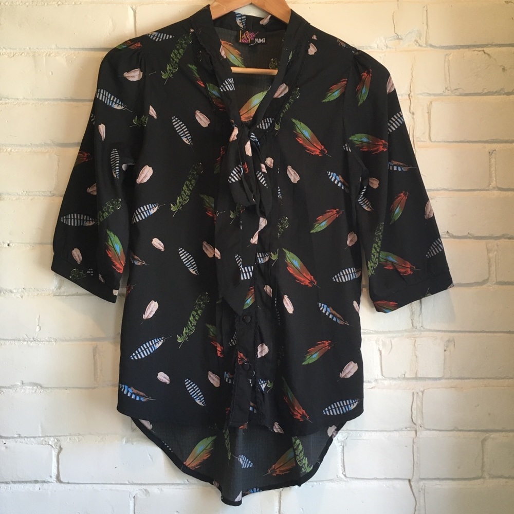 YUMI Black Feather Print Blouse w/ Bow Size US 6